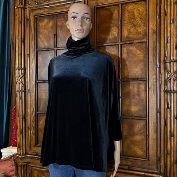 WynneLayers Black Stretch Velvet Side Slit Turtleneck Top - Picture 4 of 14